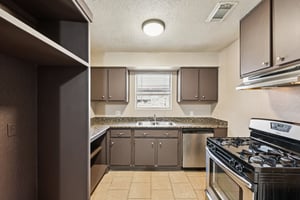 Pine St-L2102-015.jpg