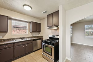 Pine St-L2102-016.jpg