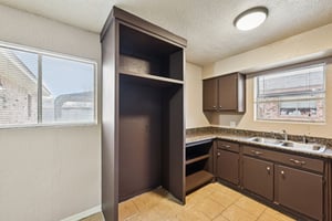 Pine St-L2102-017.jpg