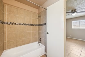 Pine St-L2102-026.jpg