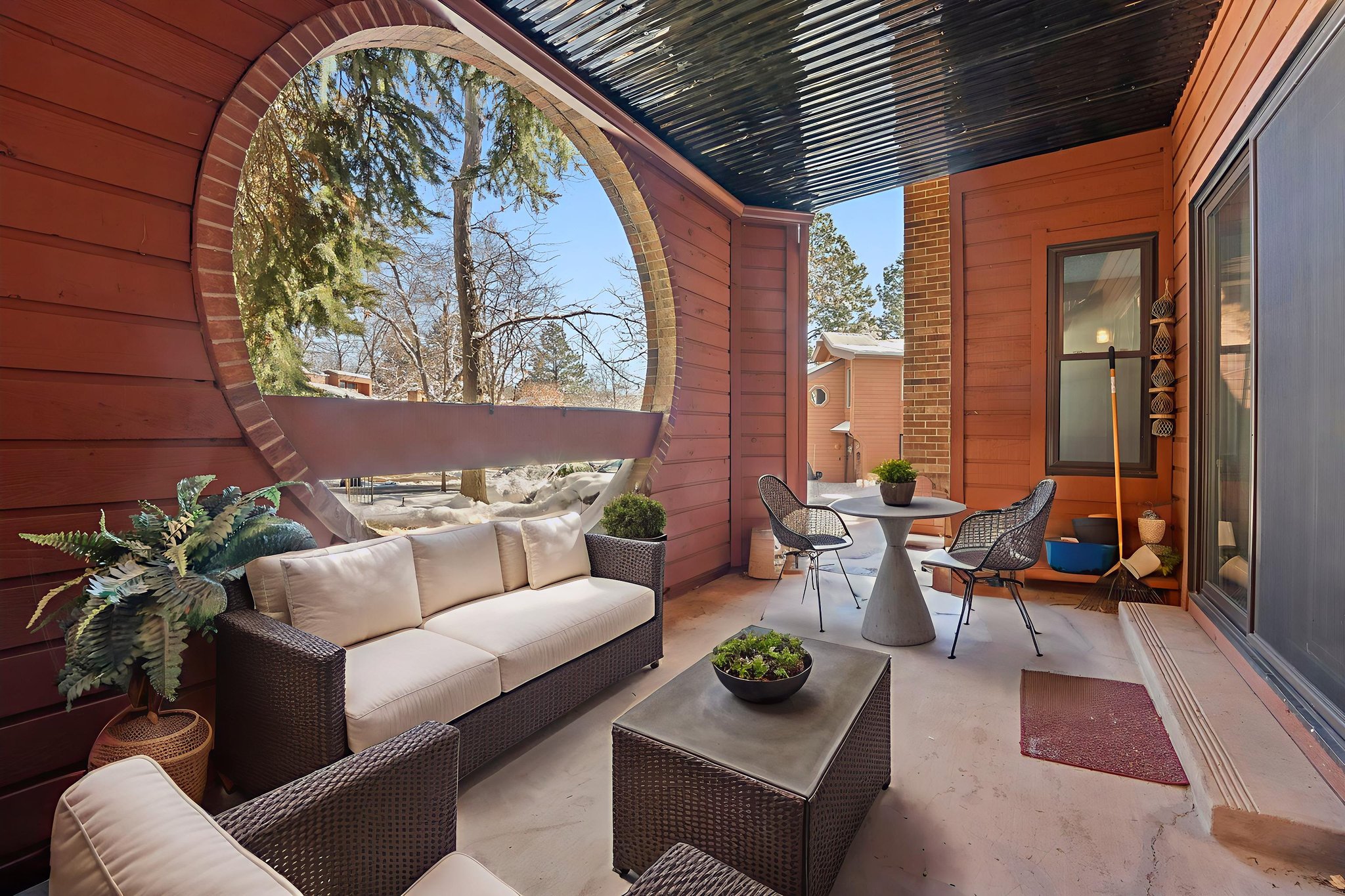 DSC09820 virtually staged.jpeg