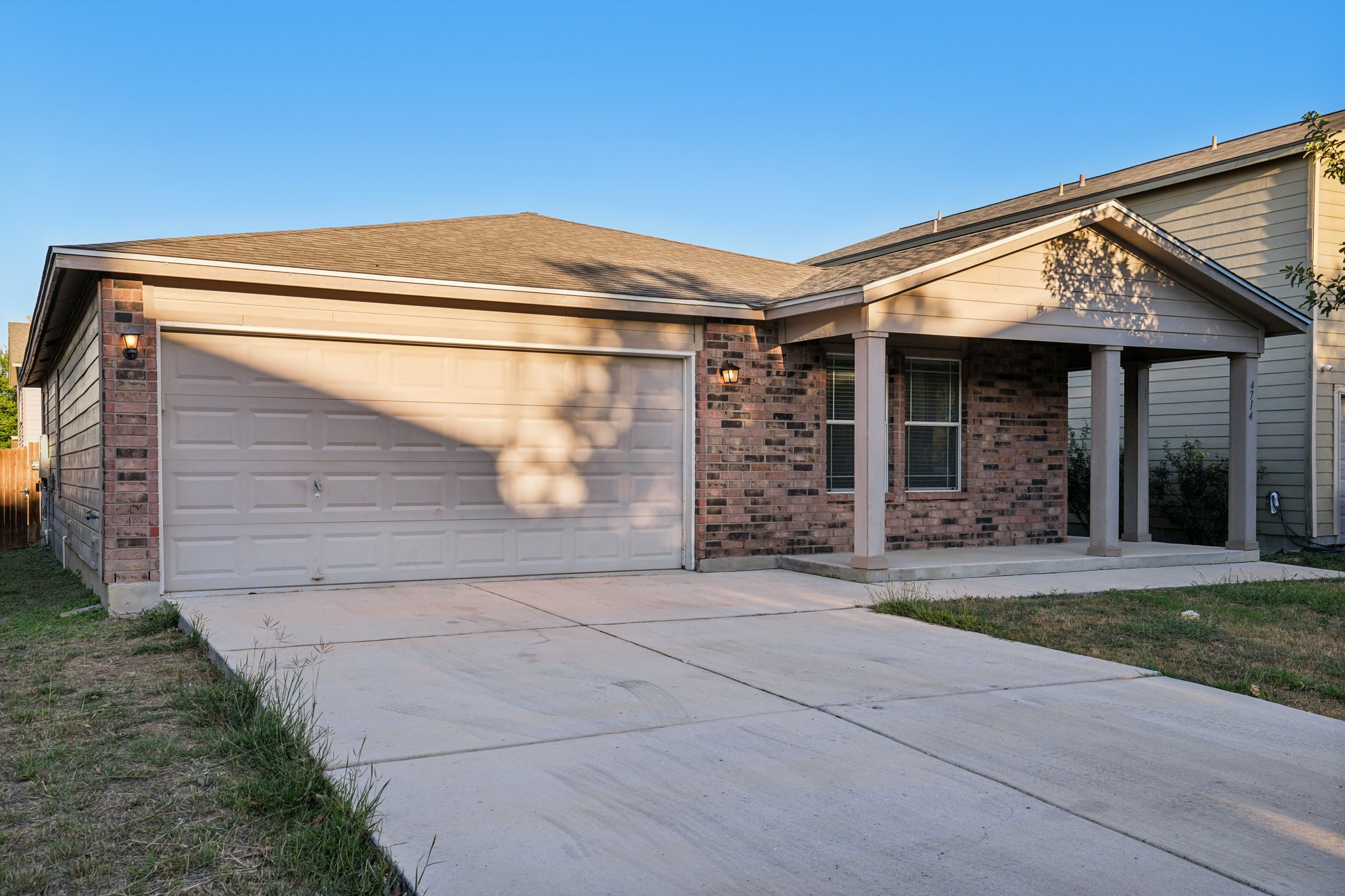 Dapple Dr-S0111-003.jpg