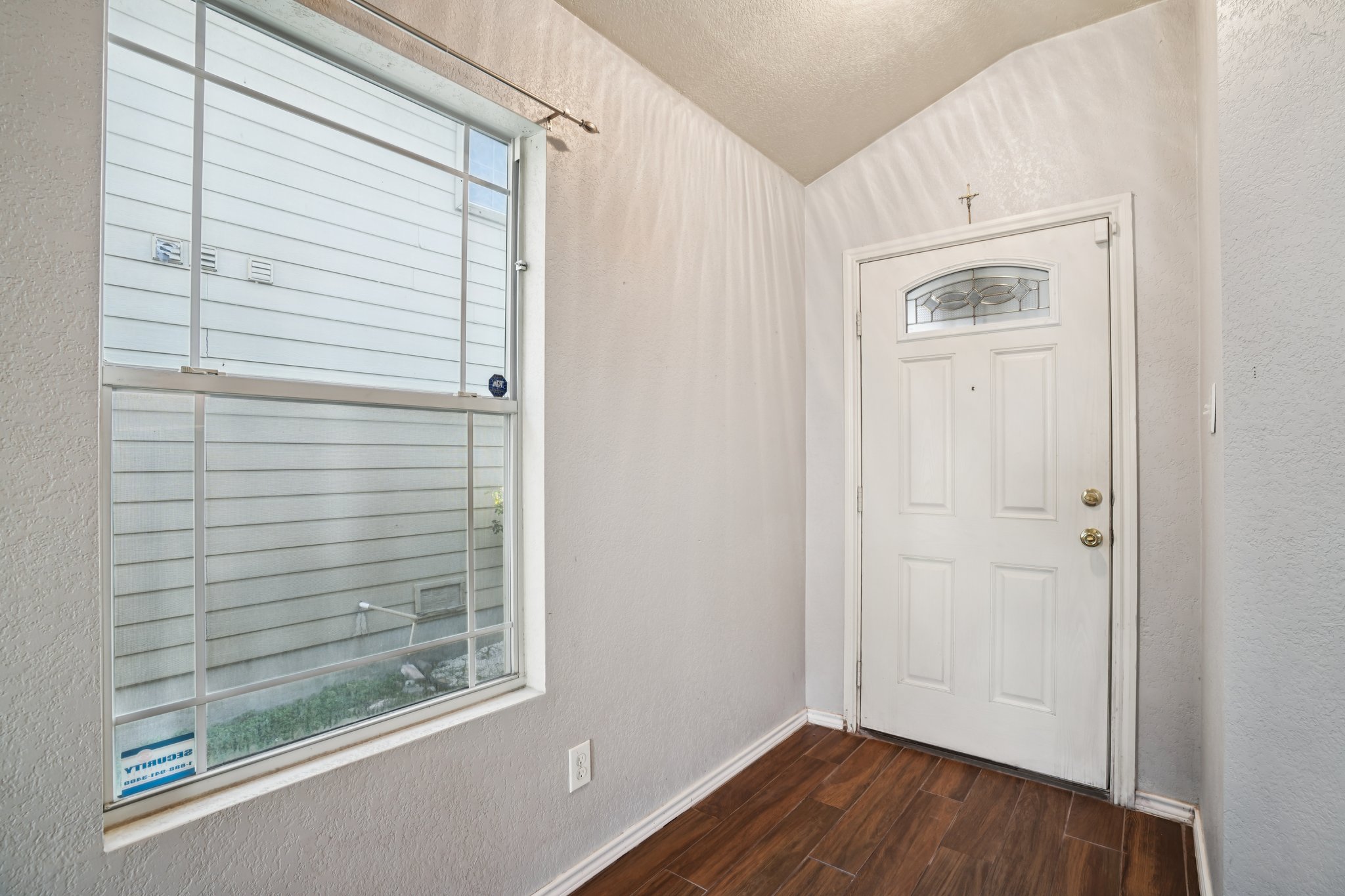 Dapple Dr-S0111-005.jpg