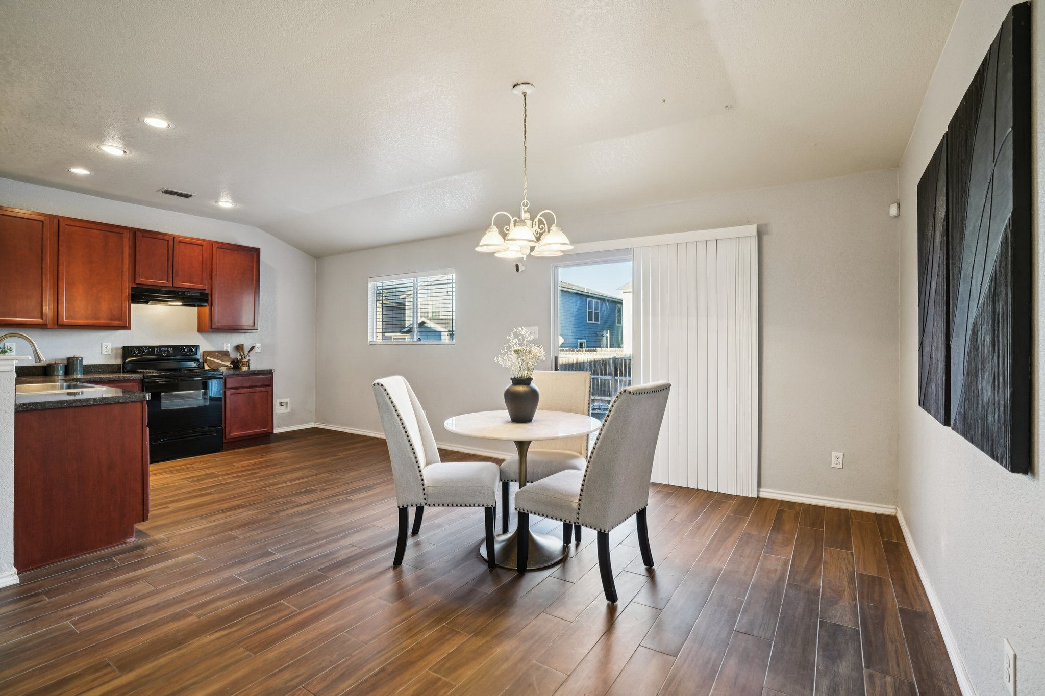 Dapple Dr-S0111-010.jpg