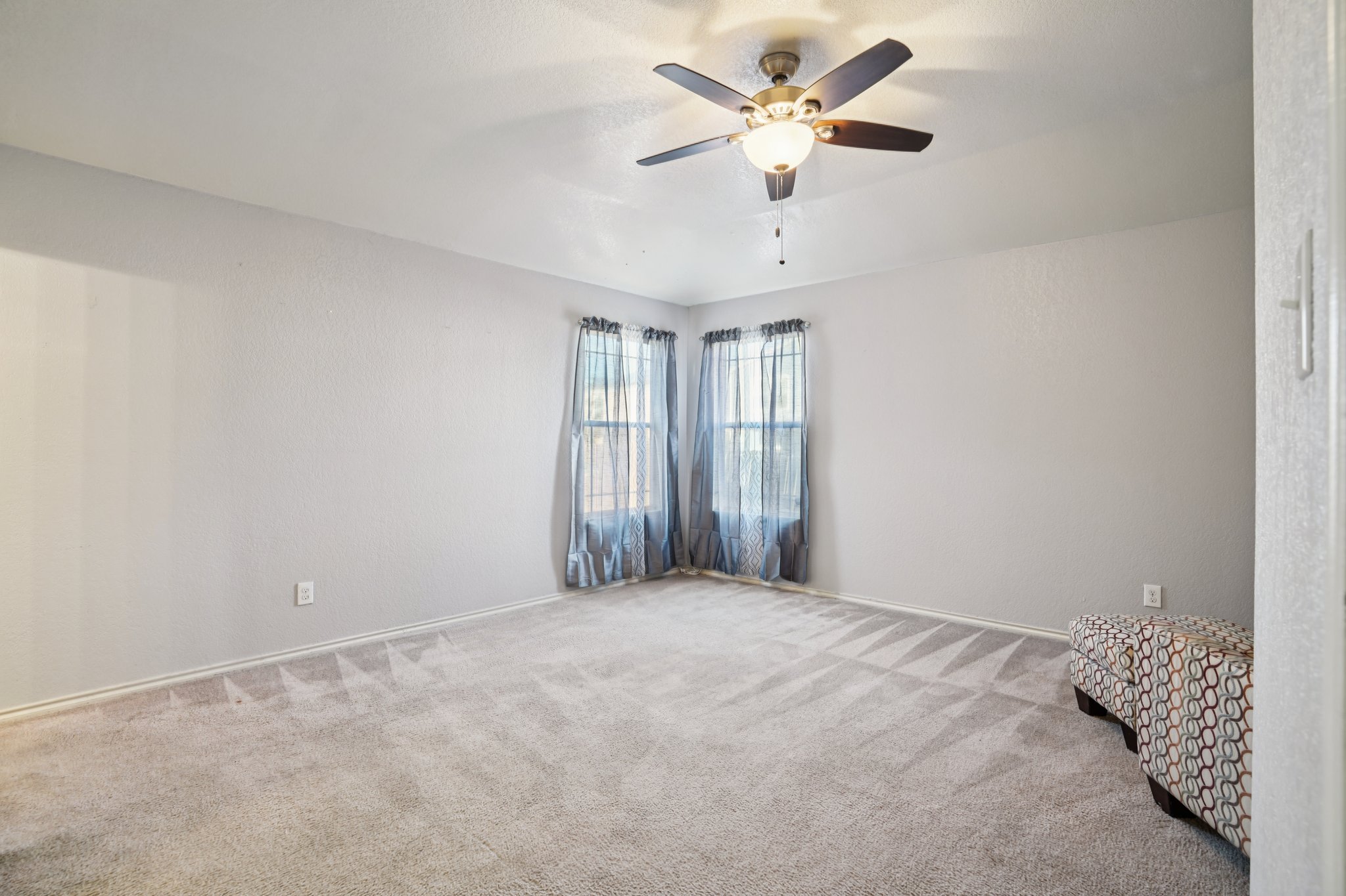 Dapple Dr-S0111-015.jpg