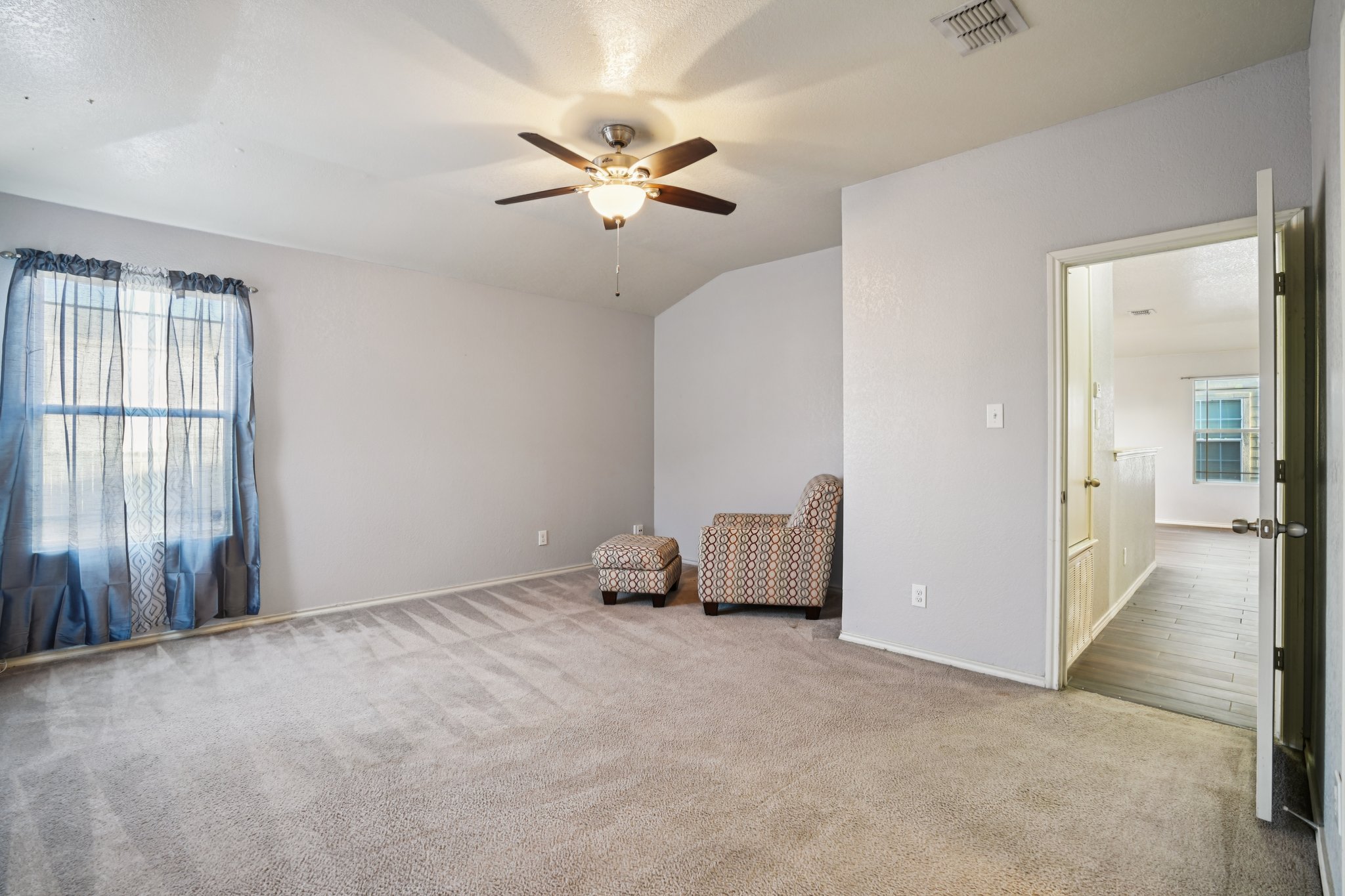 Dapple Dr-S0111-016.jpg