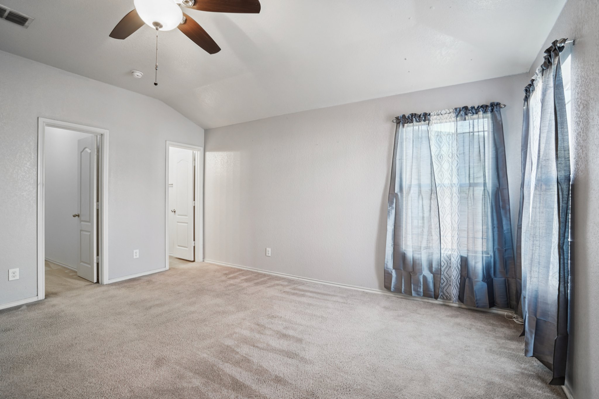 Dapple Dr-S0111-018.jpg