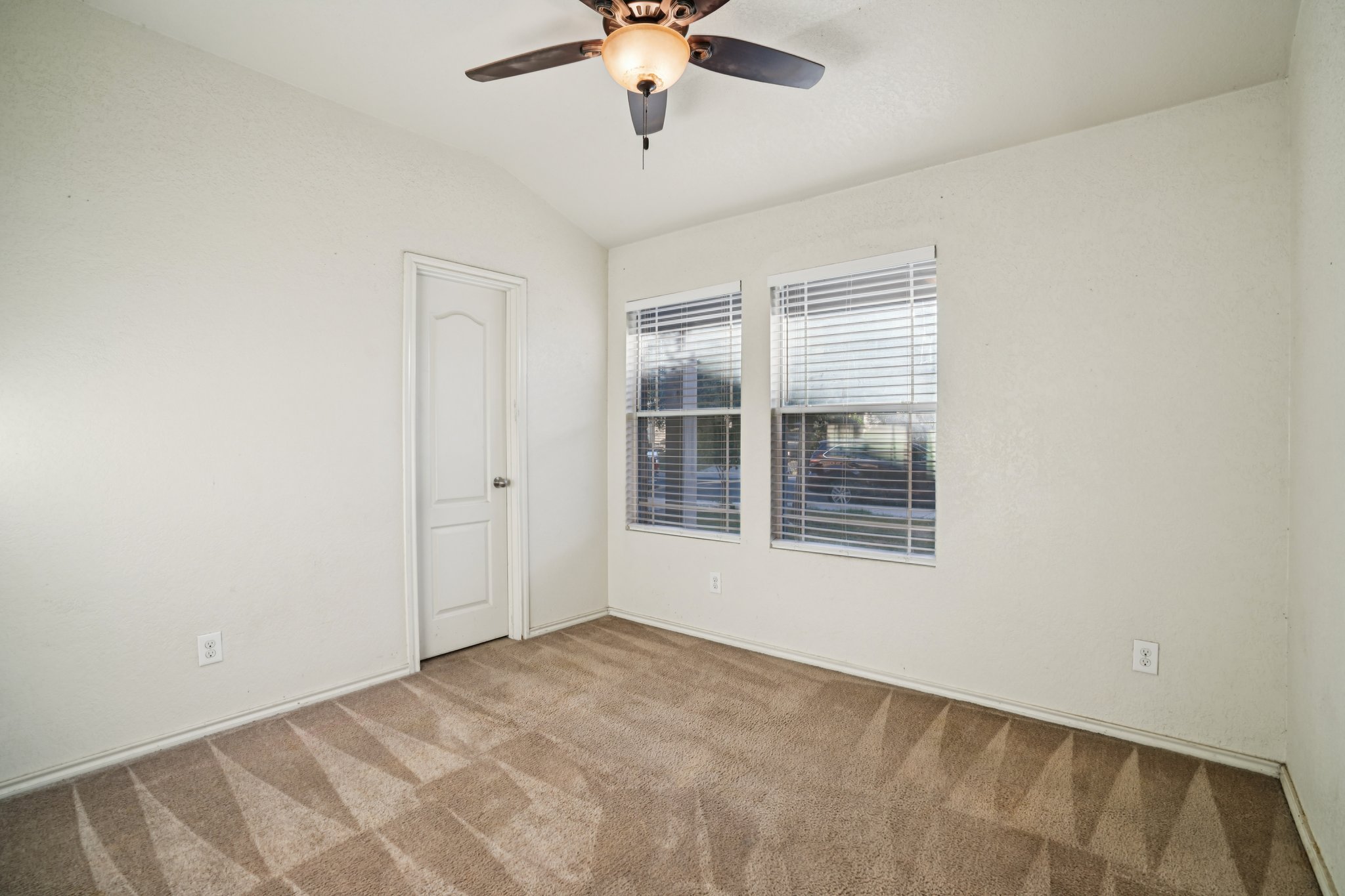 Dapple Dr-S0111-025.jpg