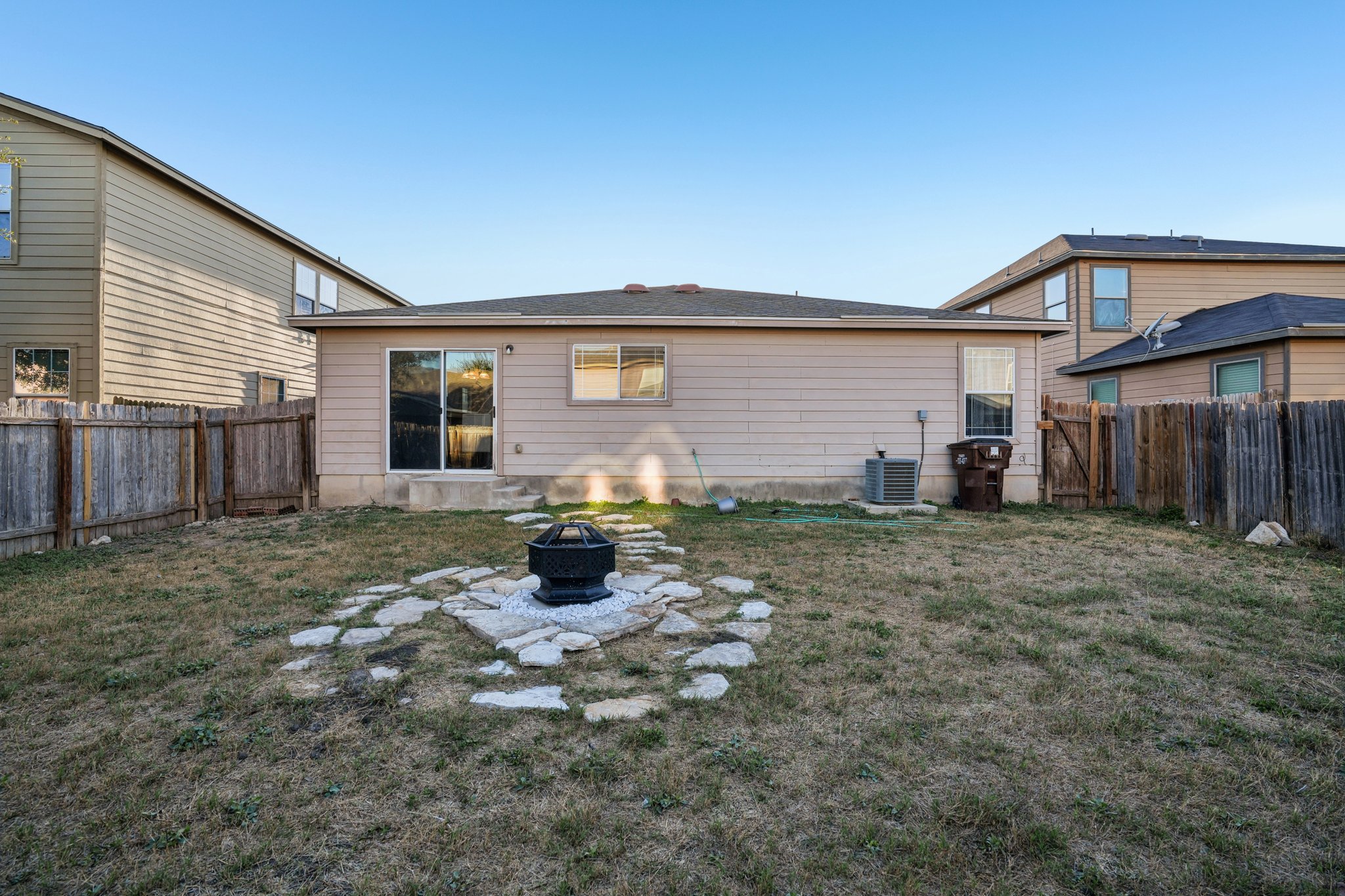 Dapple Dr-S0111-030.jpg