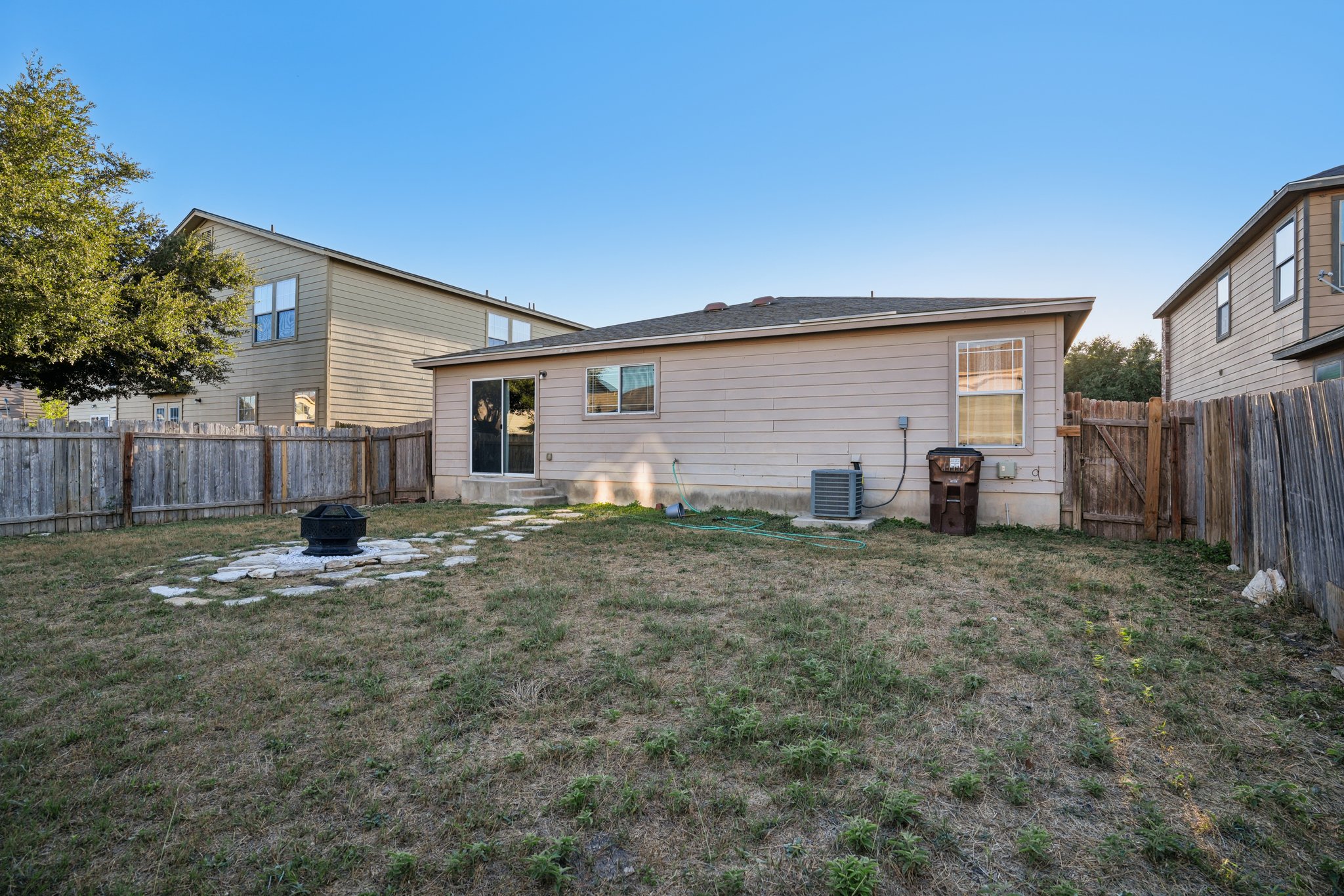 Dapple Dr-S0111-031.jpg