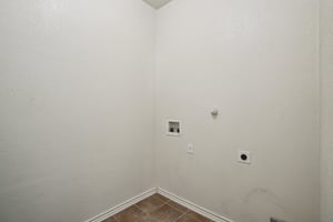 Dapple Dr-S0111-014.jpg