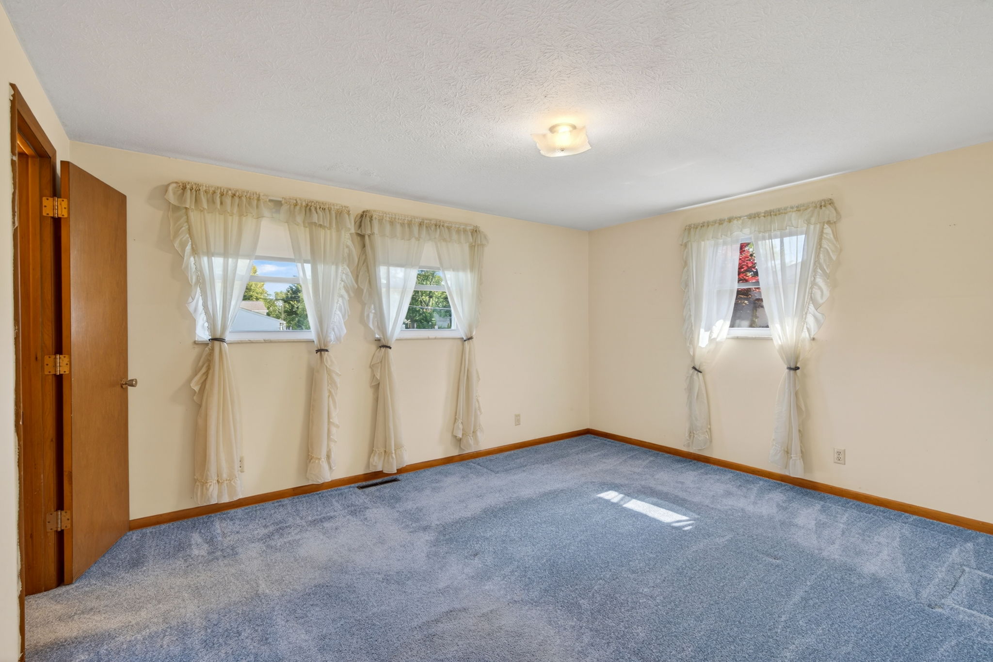 4715 Harbor Blvd 33