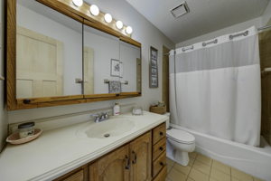 17 Bathroom Main Floor