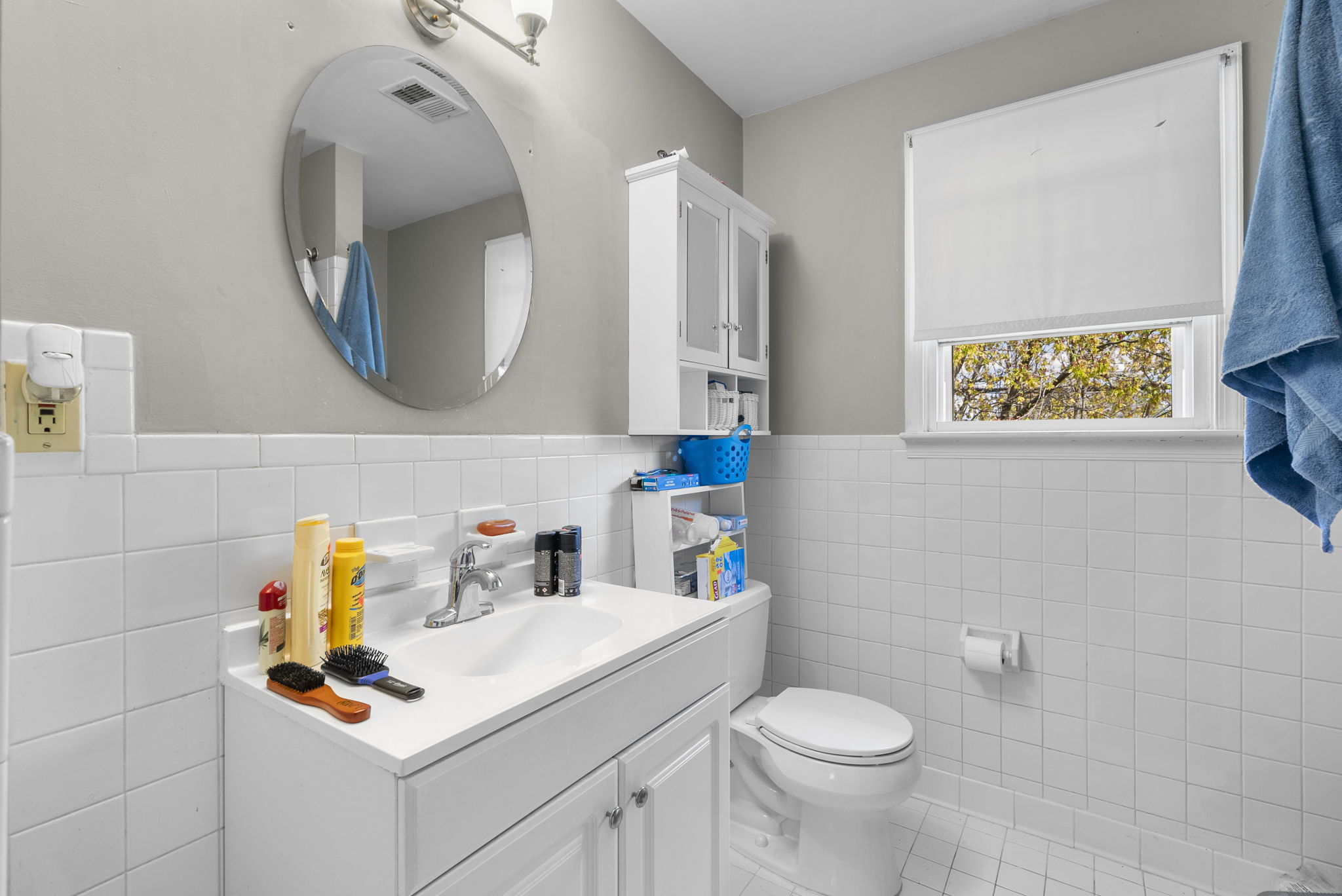 Upper Level Full Bath