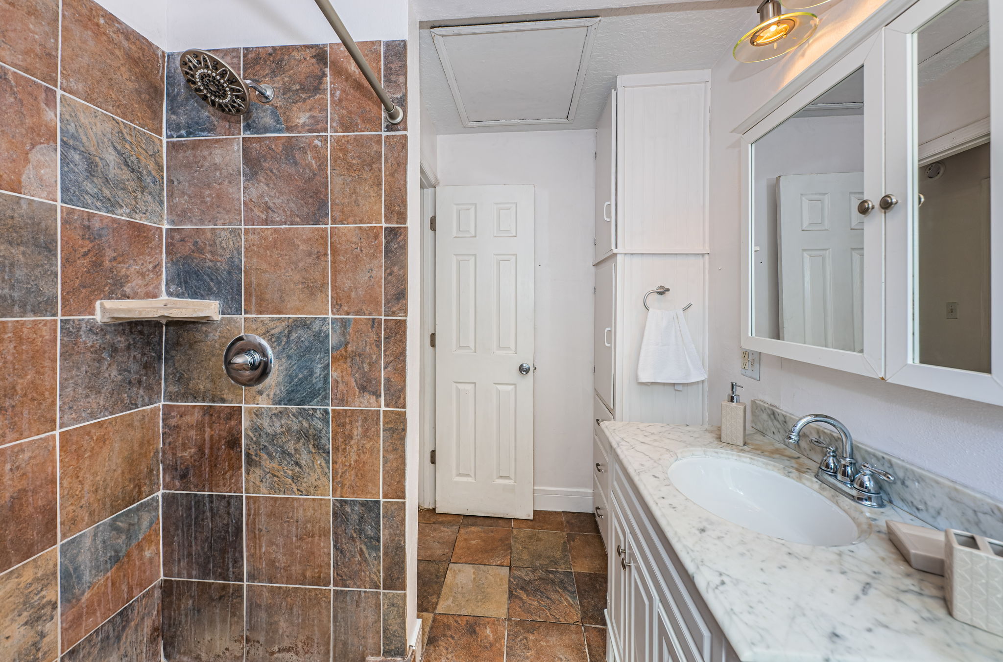 Bathroom1b