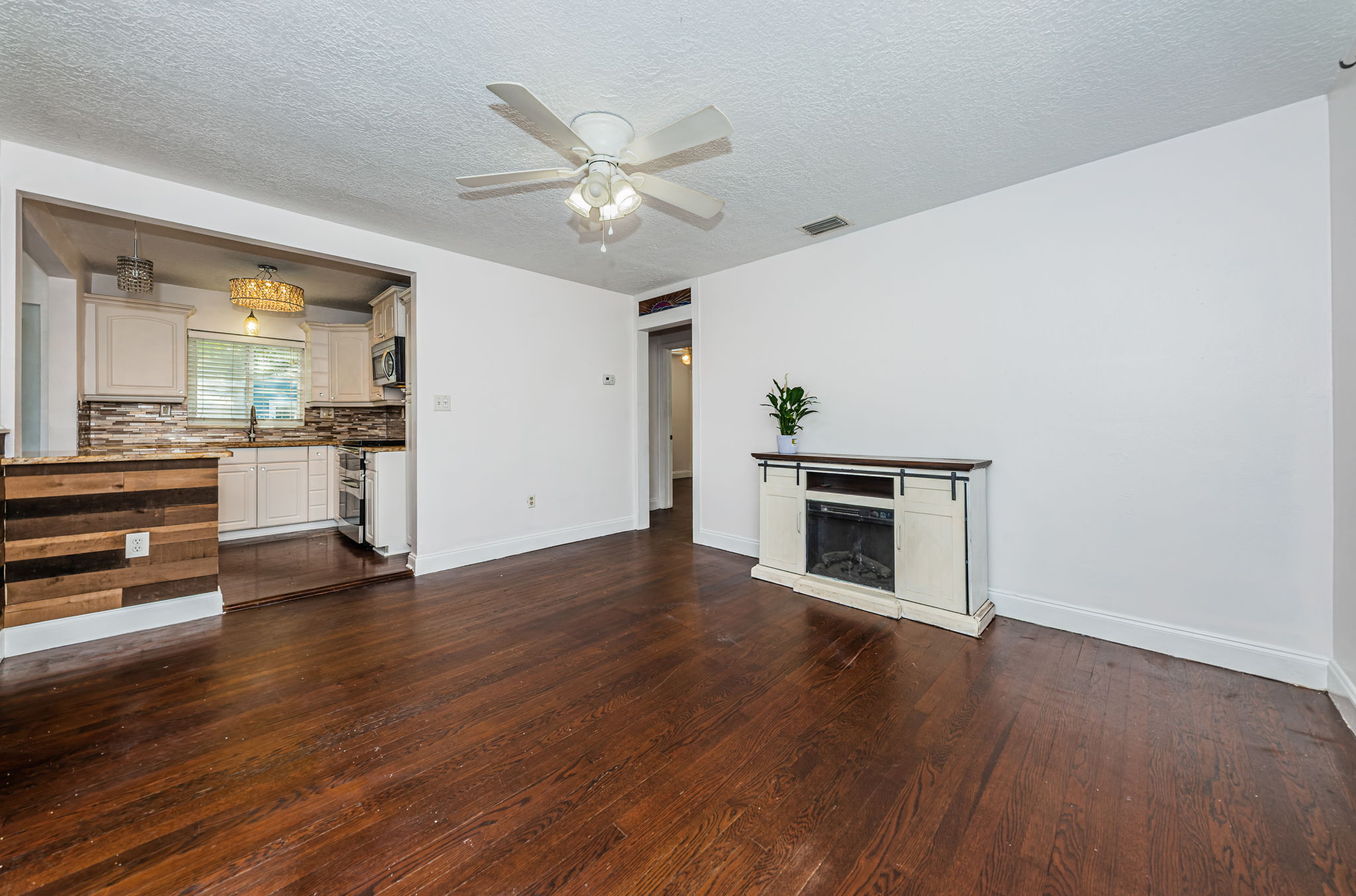Living Room3-4