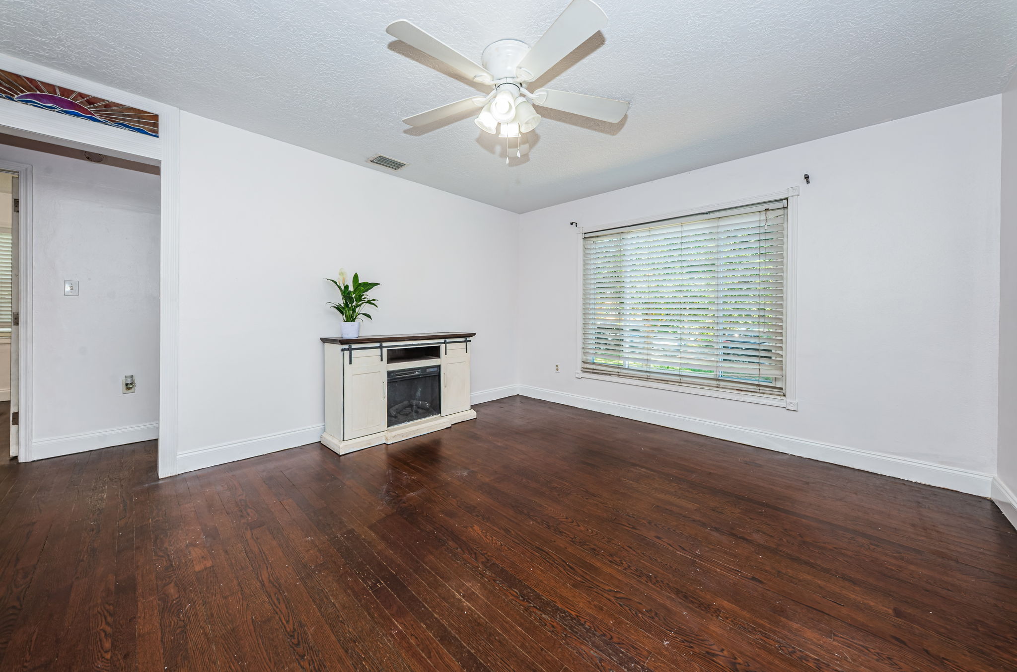 Living Room2-4
