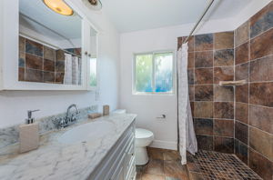 Bathroom1a