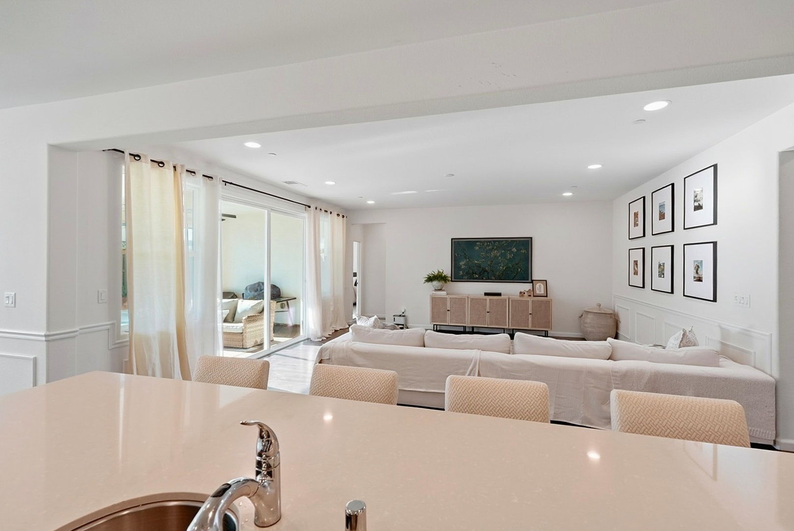 015_F8_4723 Avalon St