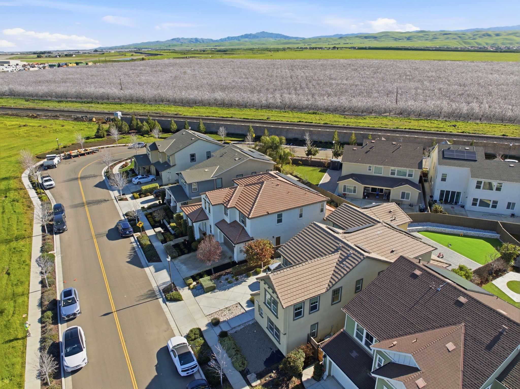 012_F8_AERIAL_4723 Avalon St