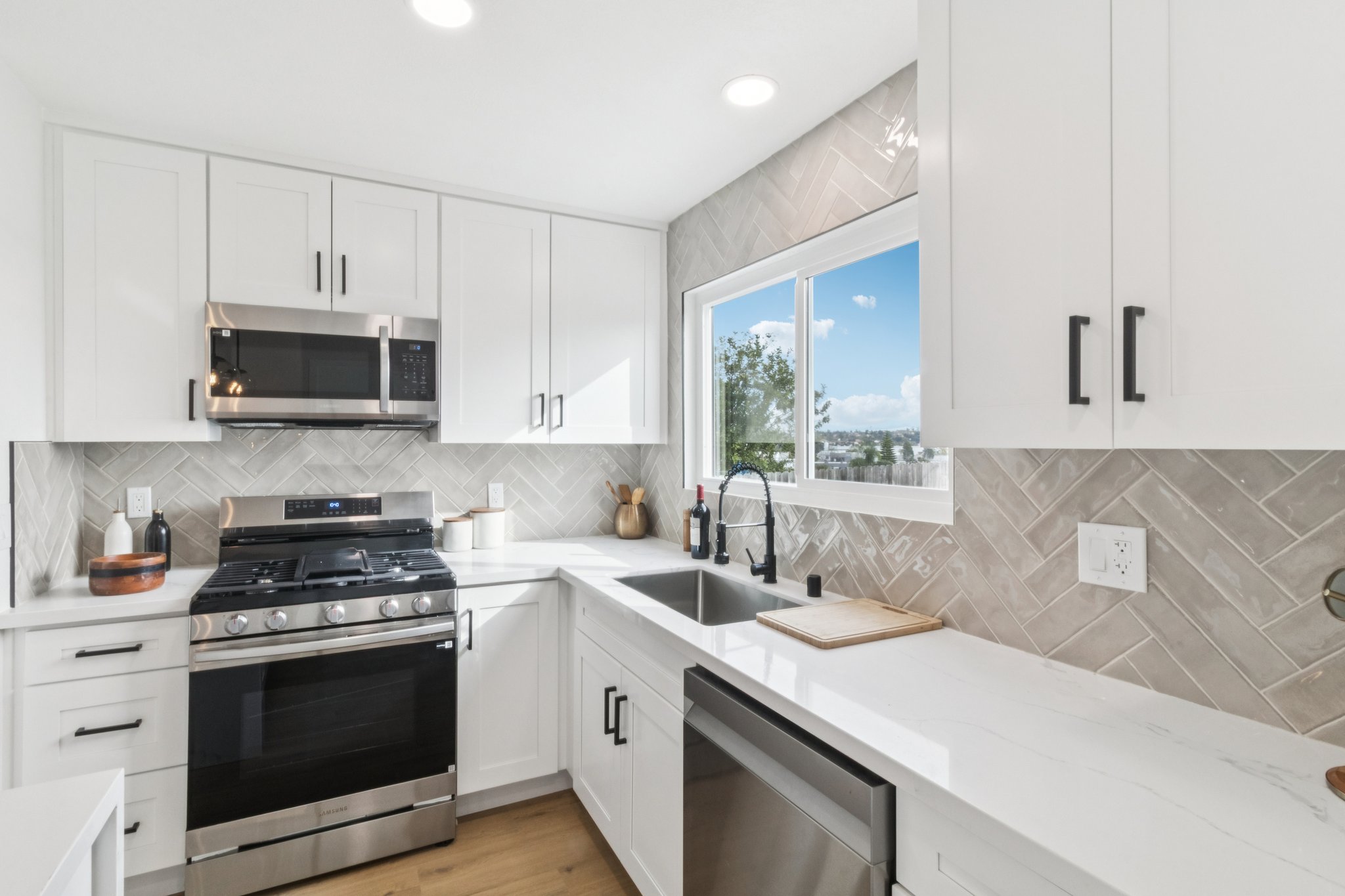 Rim Rock Rd-S2201-011.jpg