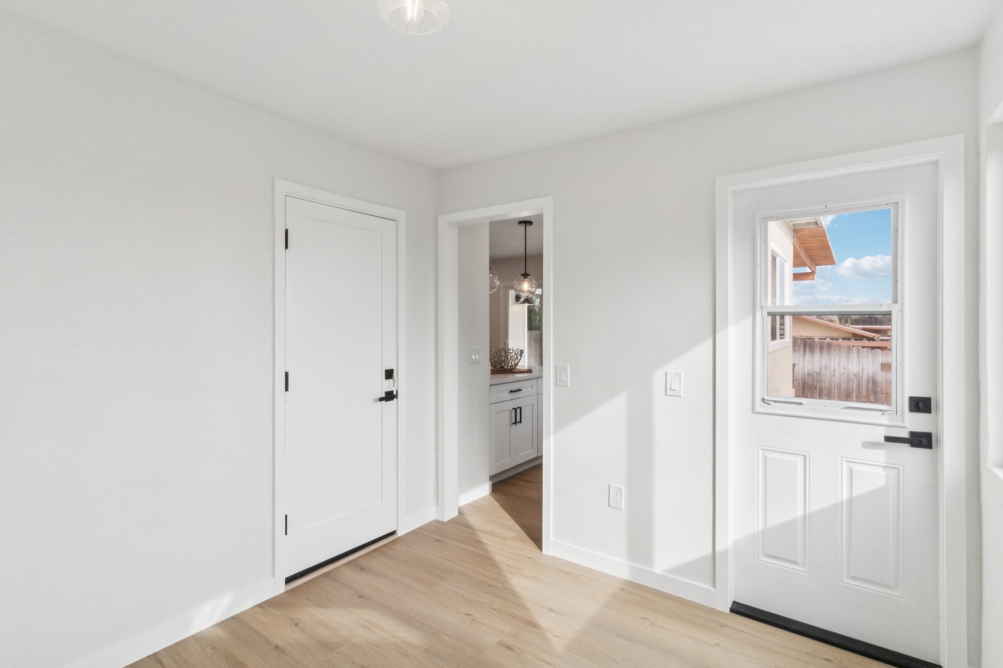 Rim Rock Rd-S2201-015.jpg