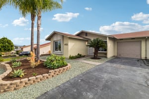 Rim Rock Rd-S2201-002.jpg