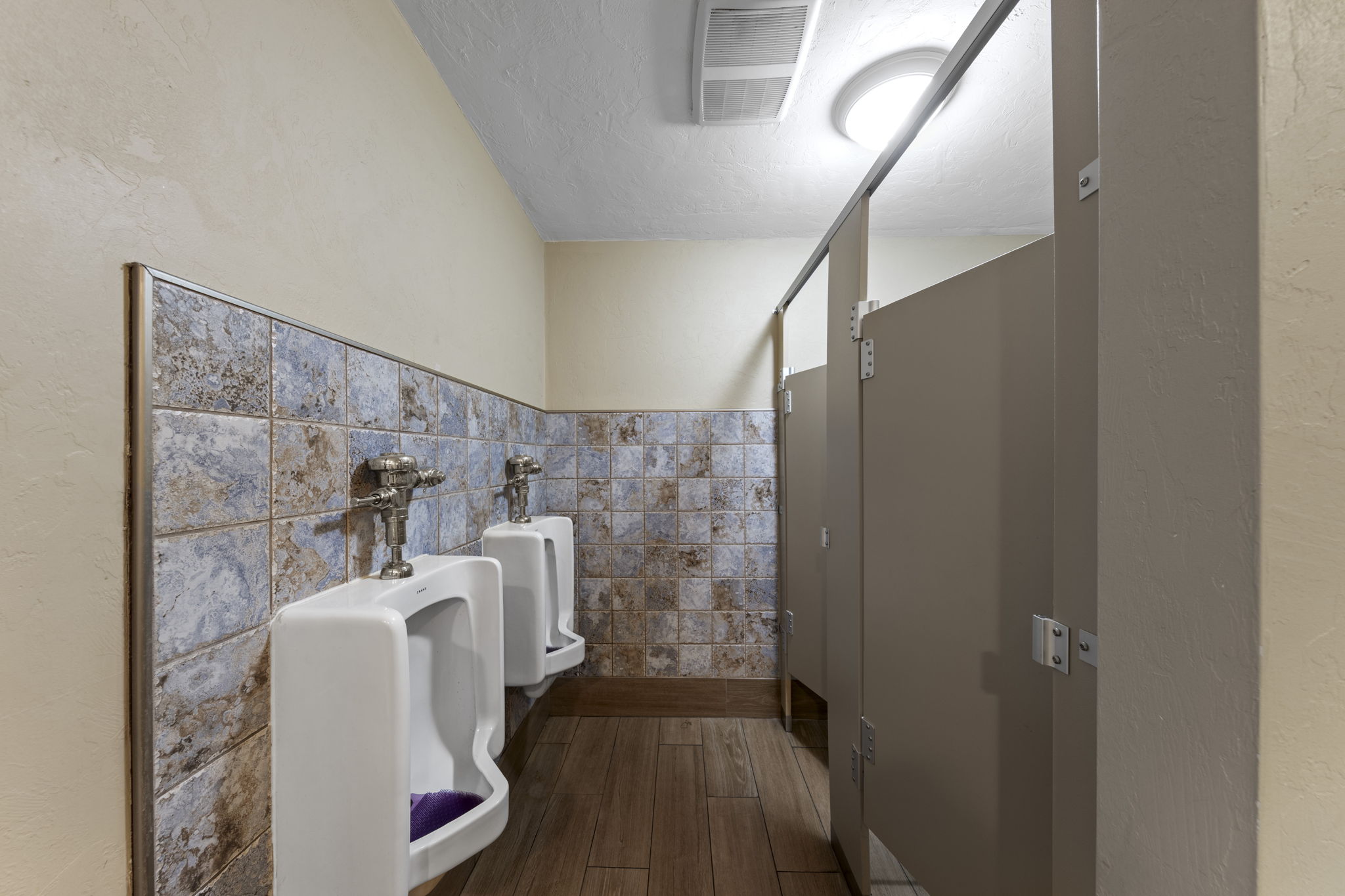  Photo 44