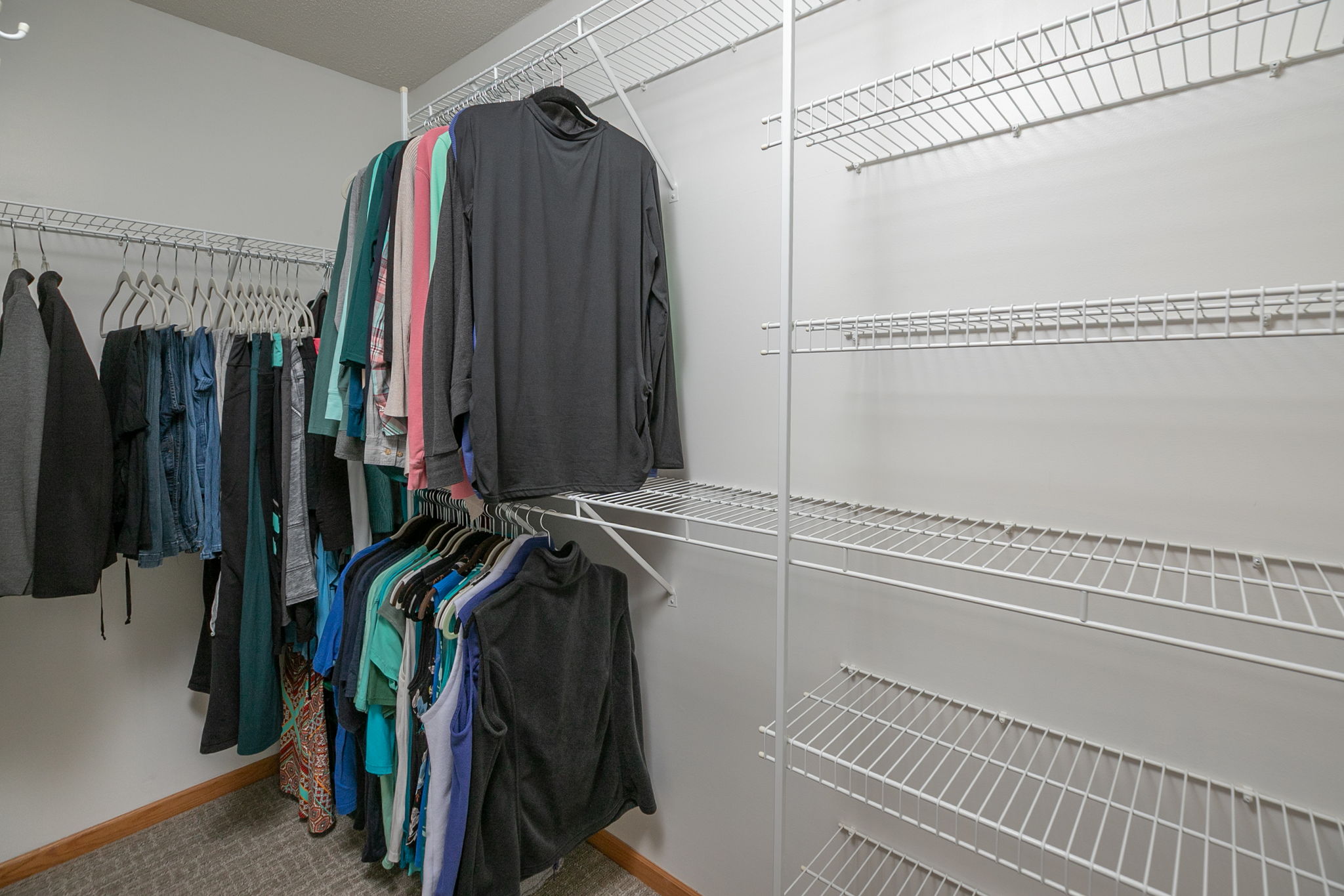 22-Walk in Closet