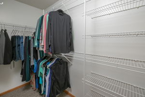 22-Walk in Closet