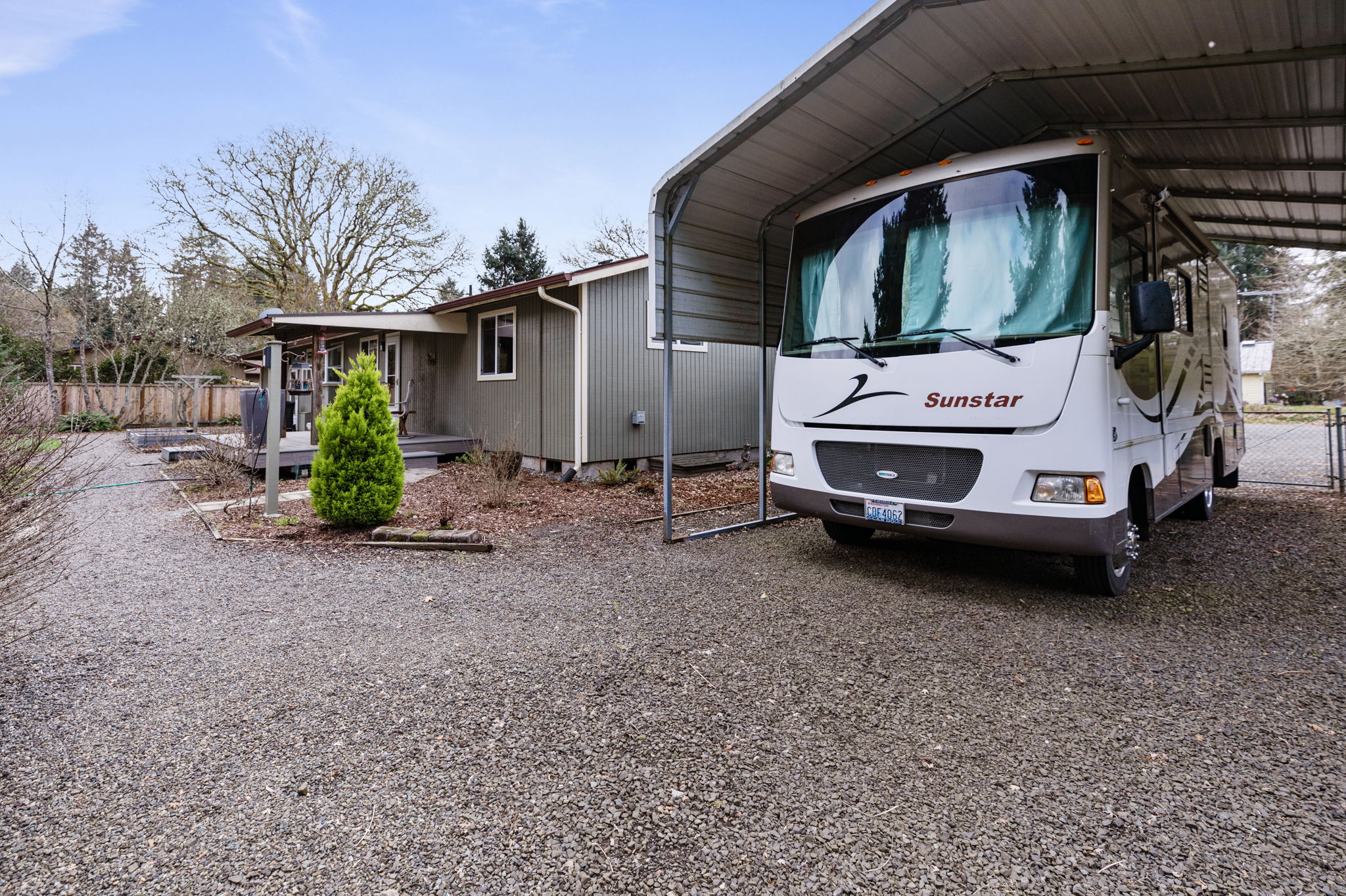 30' cover & utilities available