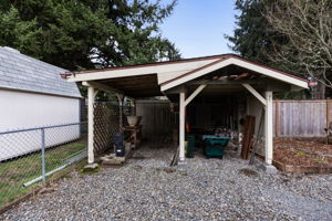 Room for storing large lawn tools