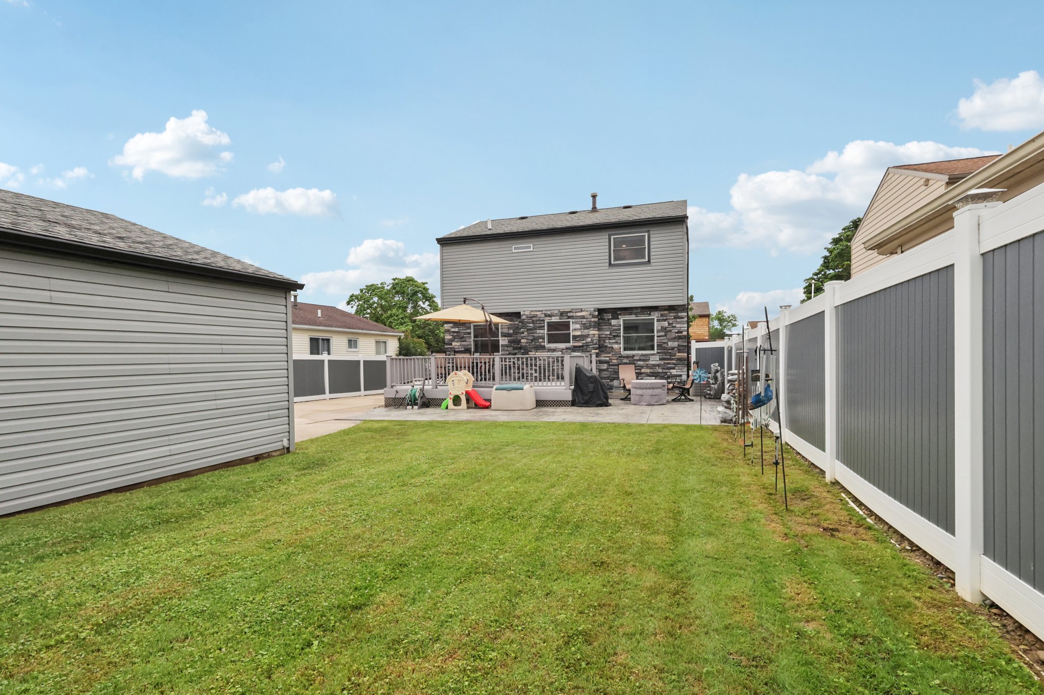 Marcie Dr-S0107-032.jpg