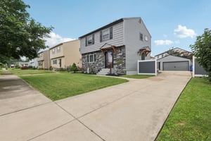 Marcie Dr-S0107-002.jpg