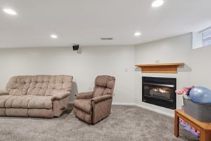 Marcie Dr-S0107-025.jpg