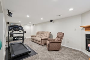 Marcie Dr-S0107-026.jpg