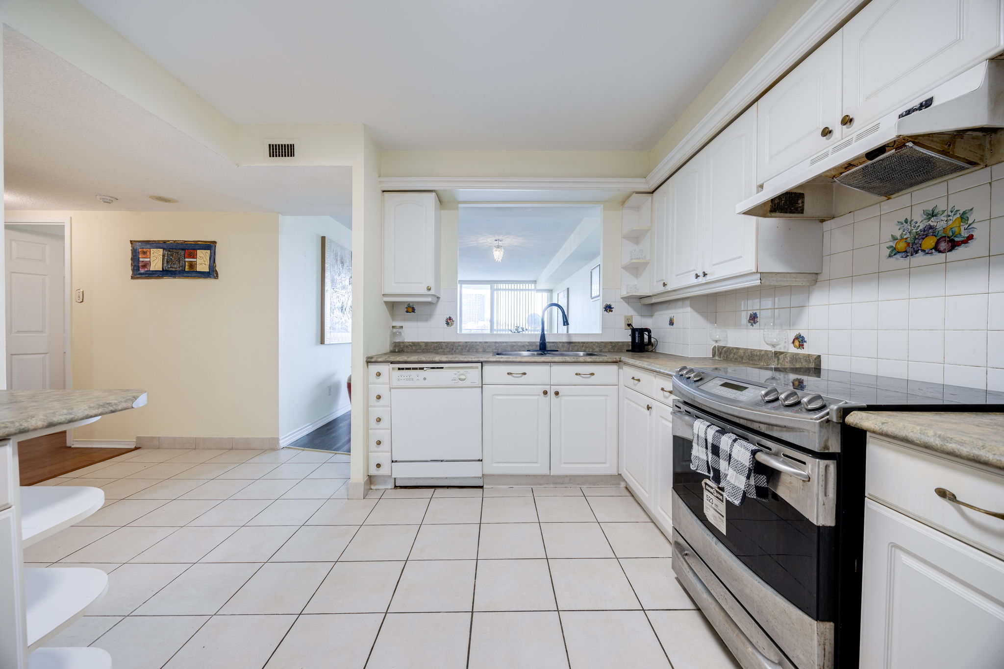 Toronto property showcase — delivered property photograph 9