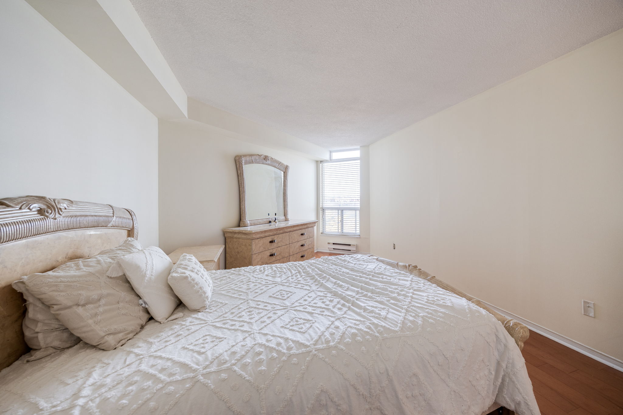 Toronto property showcase — delivered property photograph 24