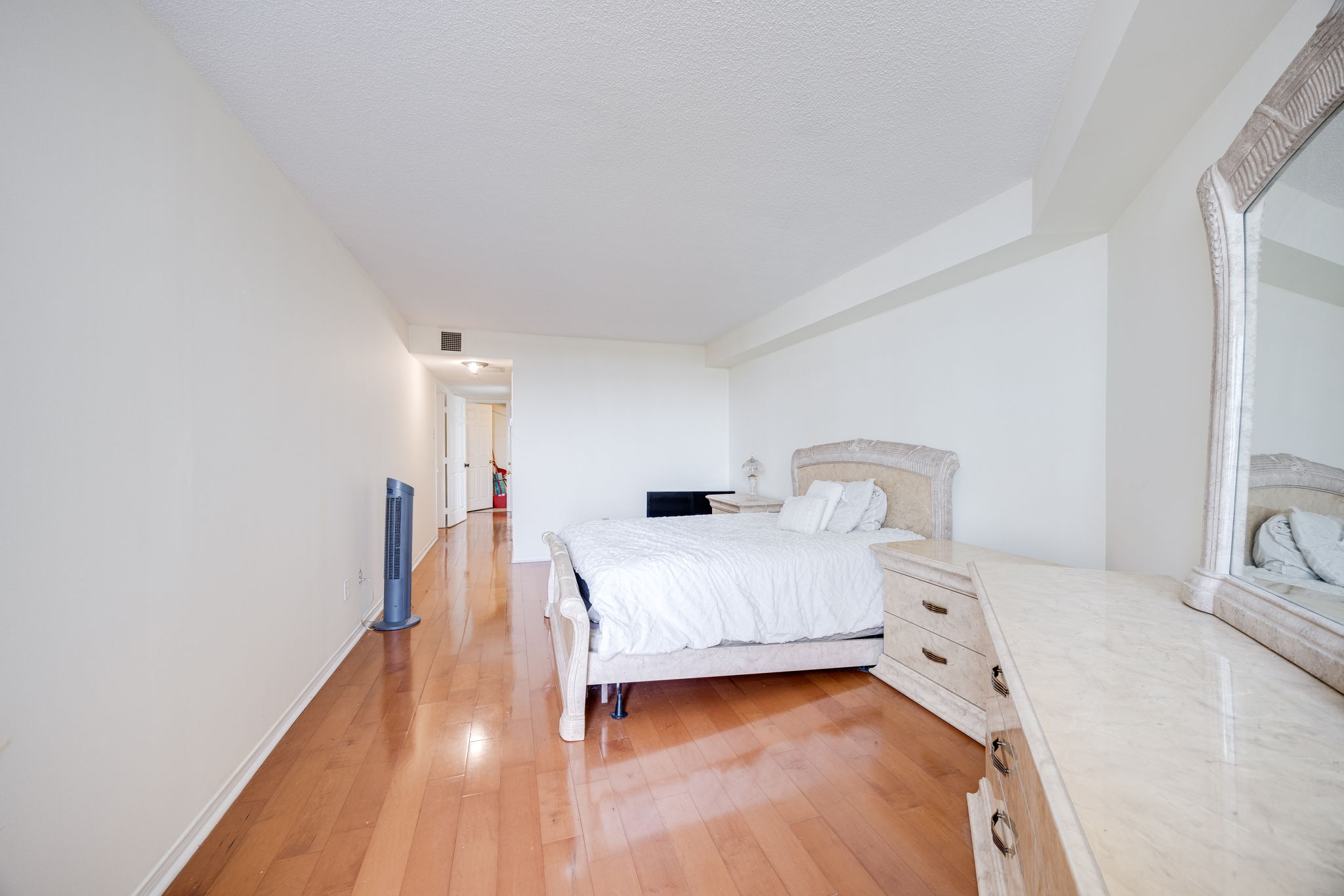 Toronto property showcase — delivered property photograph 25