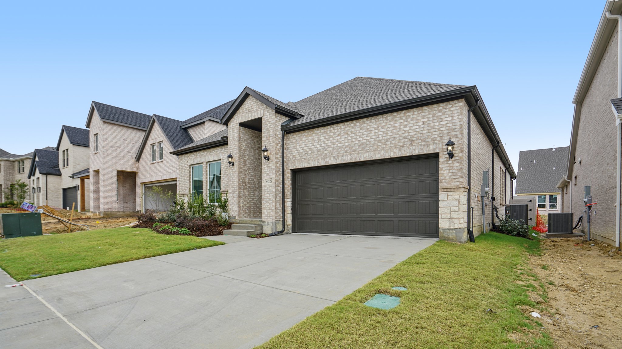 Tippett Dr-S2510-002.jpg