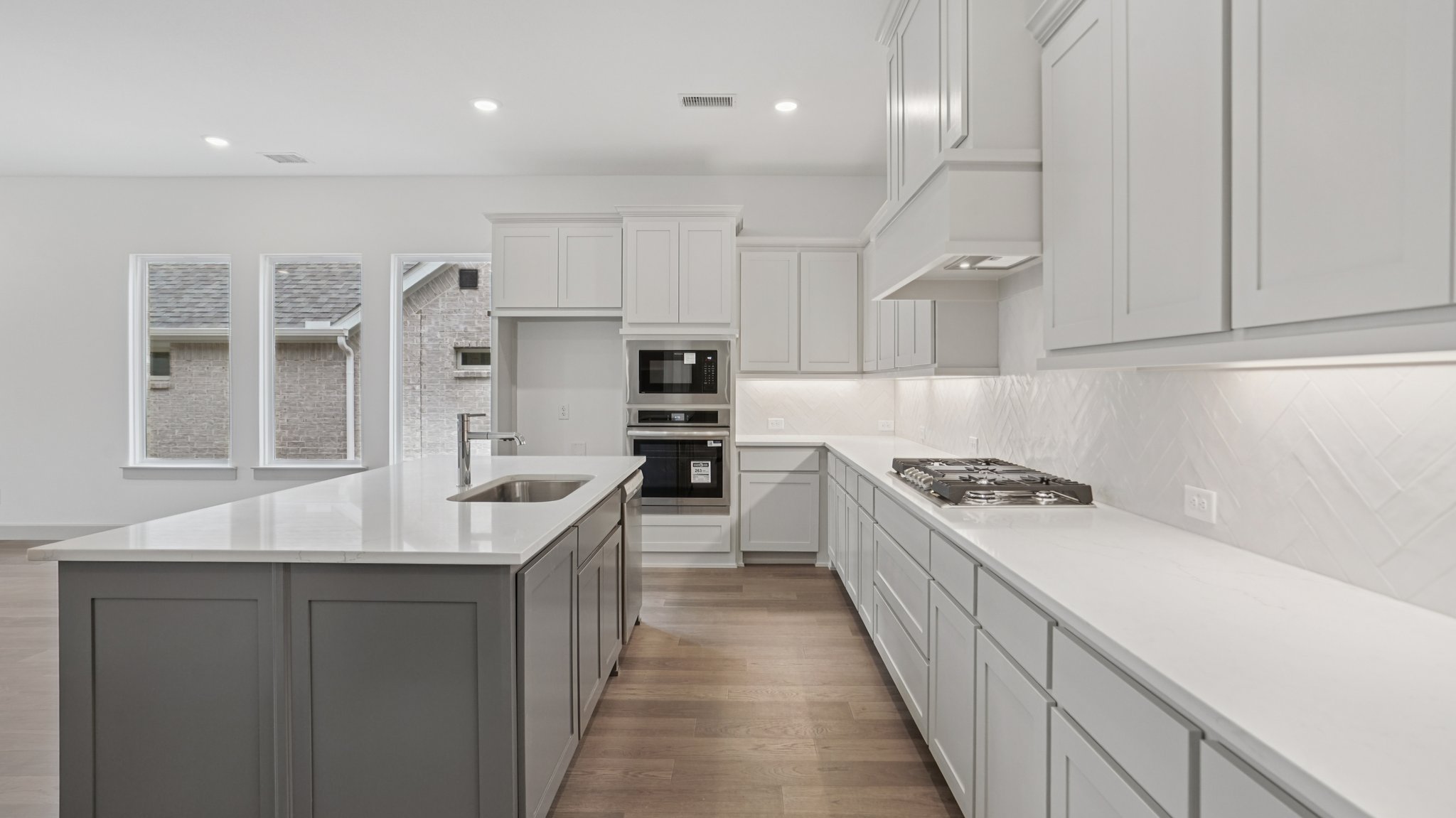 Tippett Dr-S2510-011.jpg