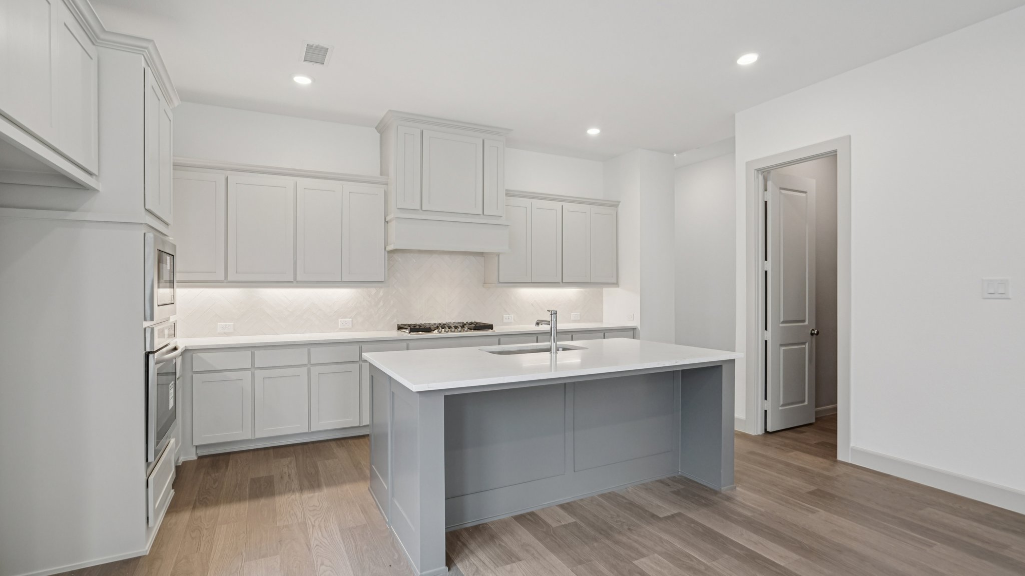 Tippett Dr-S2510-016.jpg