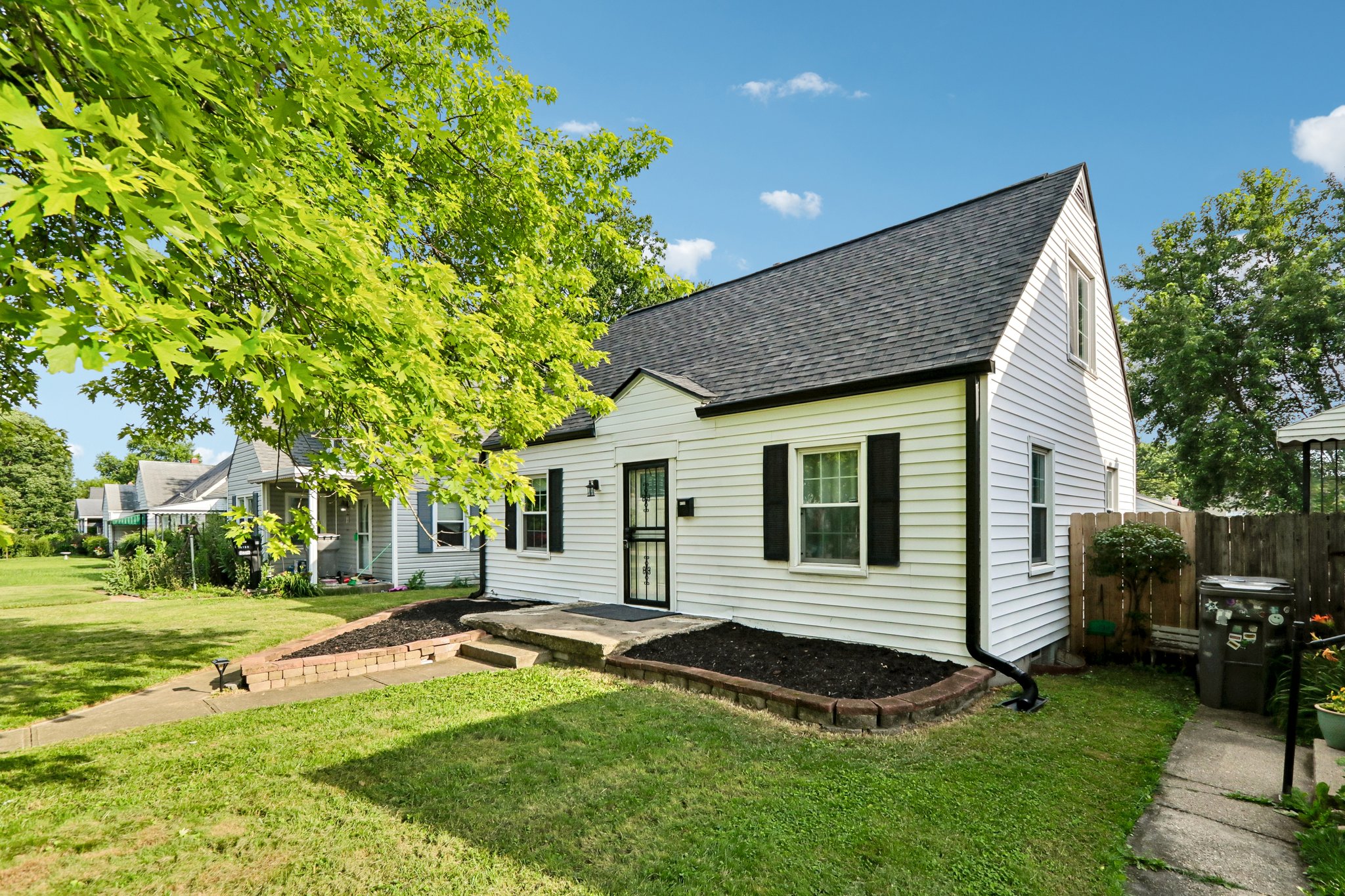 Stratford Ave-S2606-003.jpg