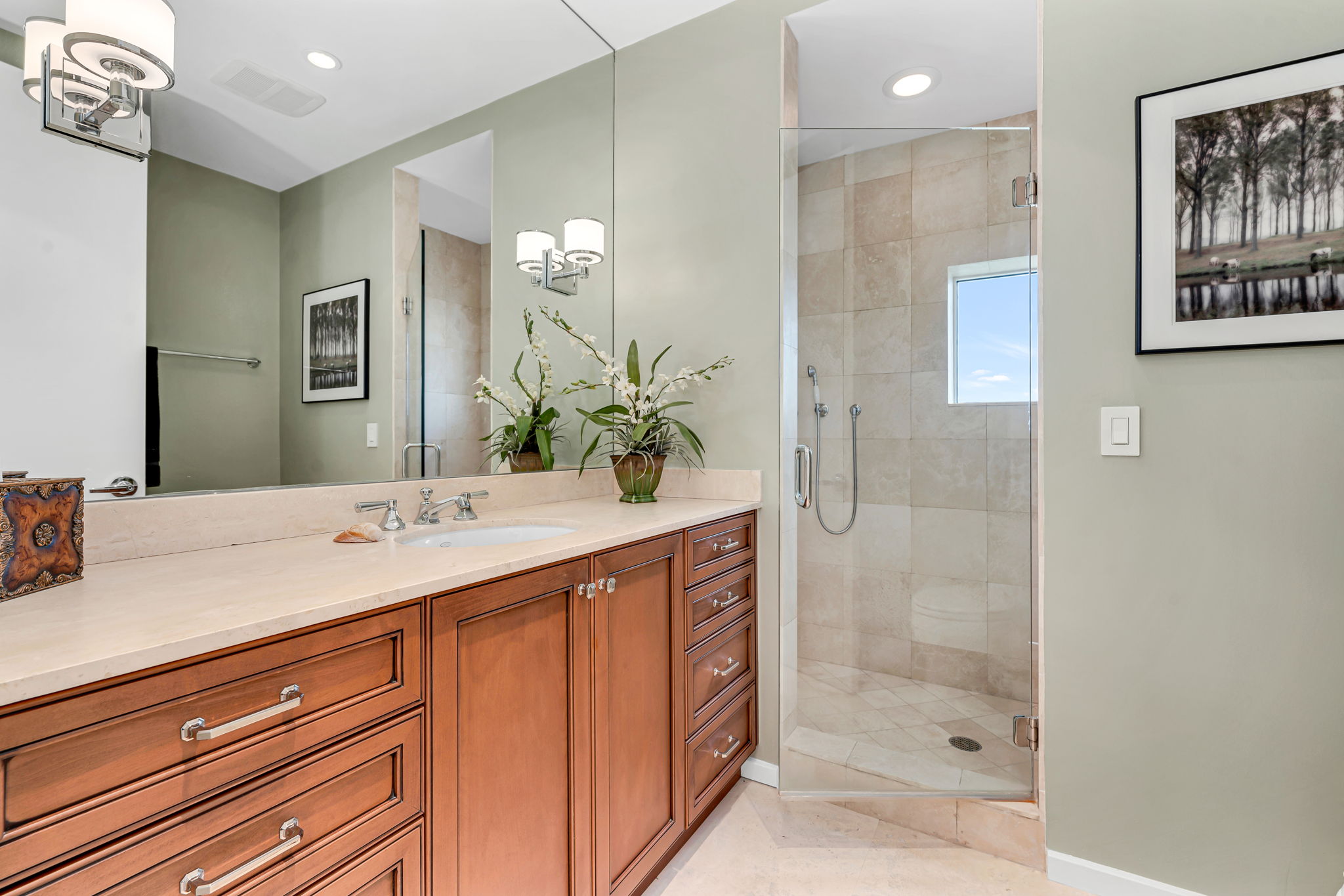 Guest Suite Bathroom is perfect for the discerning family or friend visiting!