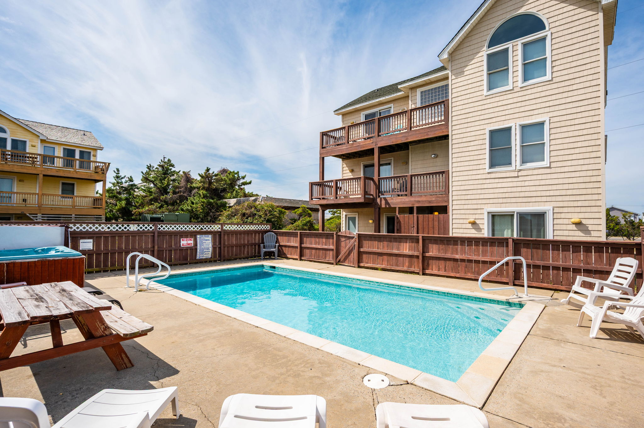 4731-S-Croatan-Hwy-Private-Pool