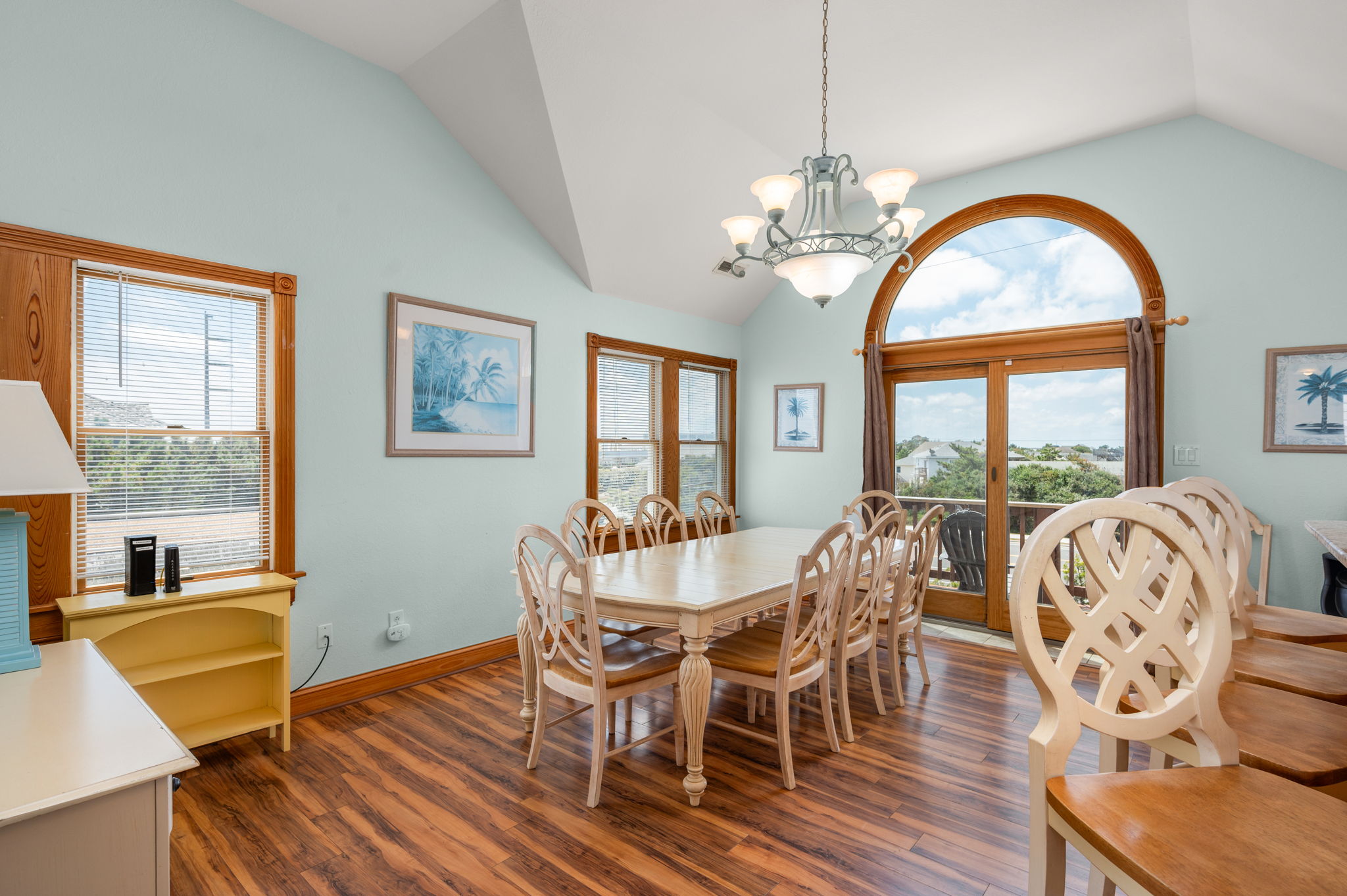 4731-S-Croatan-Hwy-TL-Dining