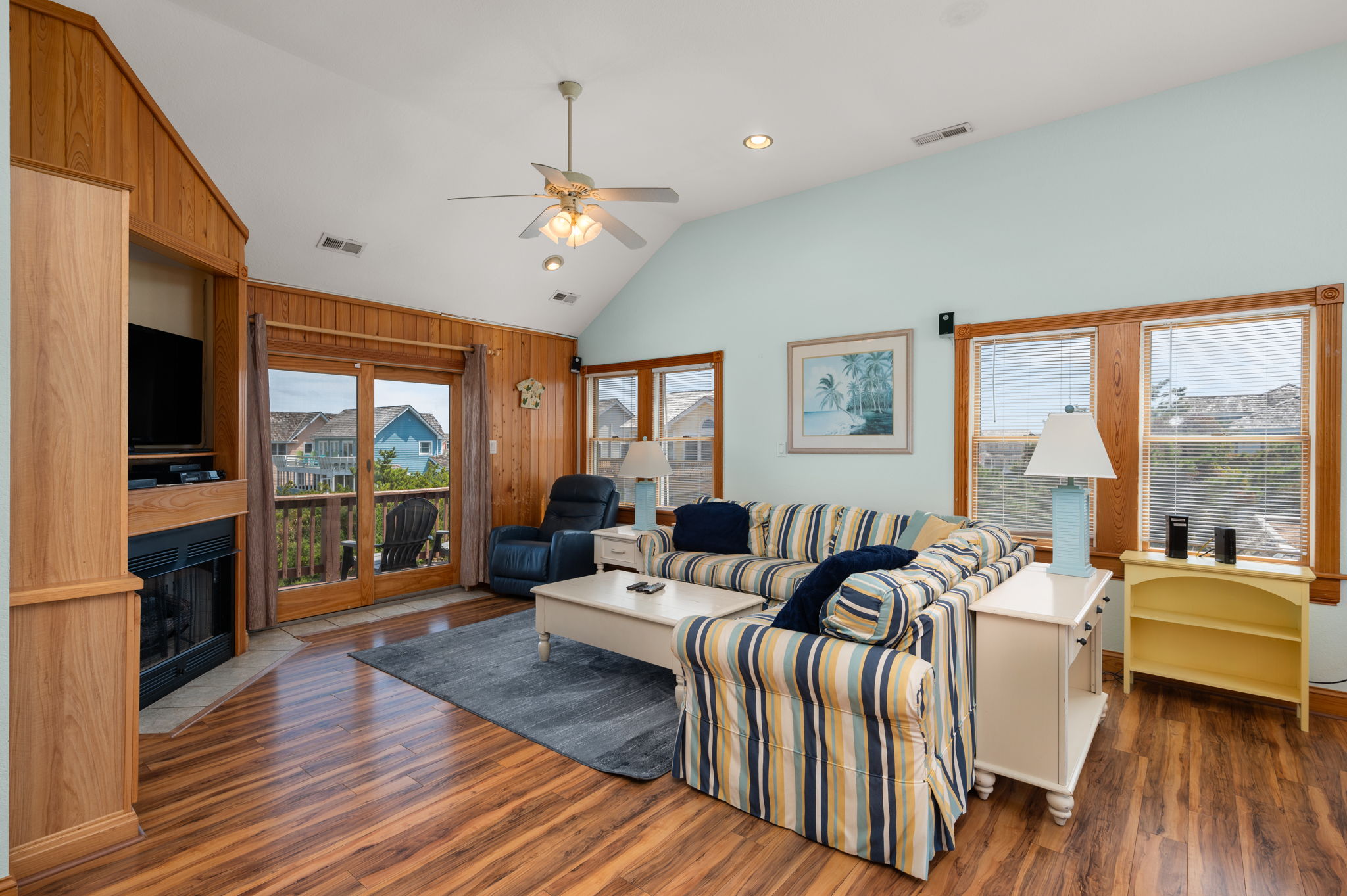4731-S-Croatan-Hwy-TL-Living