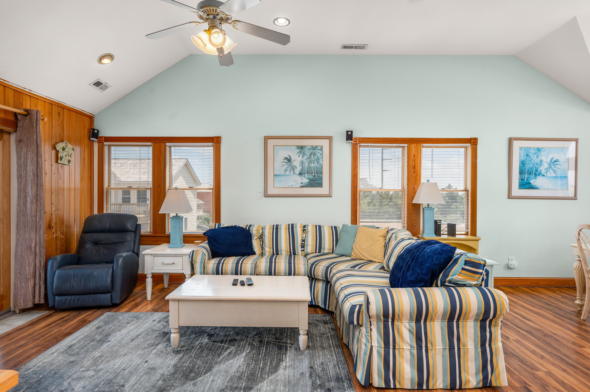 4731-S-Croatan-Hwy-TL-Living-V7