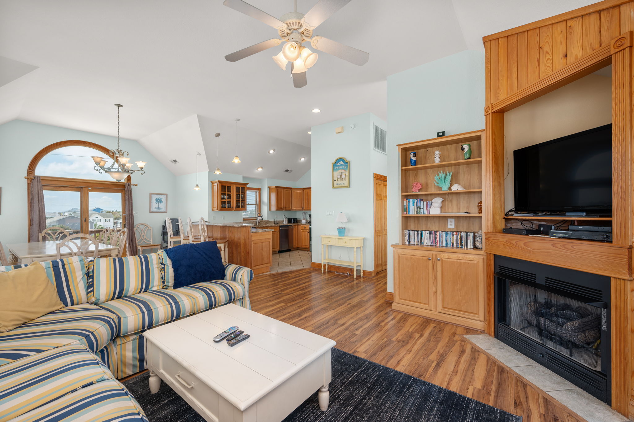 4731-S-Croatan-Hwy-TL-Living-V8