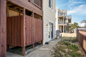 4731-S-Croatan-Hwy-Outside-Shower